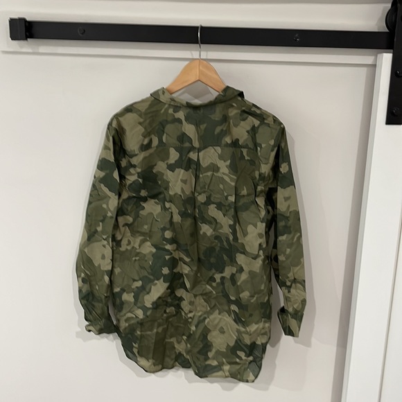 Camo button long sleeve blouse from Old Navy - Picture 3 of 3